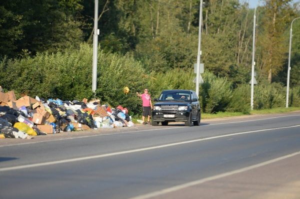 Губернатор поручил активнее проводить рейды по борьбе с мусором в Подмосковье
