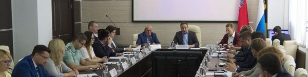 Глава Химок вручил ключи от новой <span id=