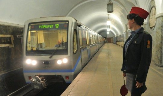 В московском метрополитене на рельсы упал пассажир