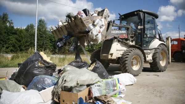 Свыше 60 кубометров мусора вывезли со стихийной свалки в микрорайоне Подольска