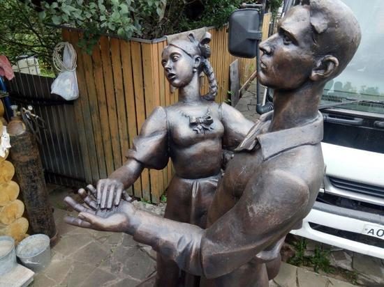 «Вырезал грудь»: скульптор-священник рассказал, как переделал голую скульптуру девушки