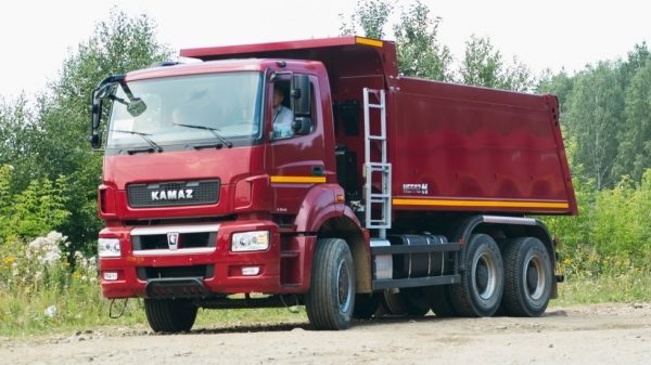 КАМАЗ отправит в ЮАР опытные образцы праворульных грузовиков