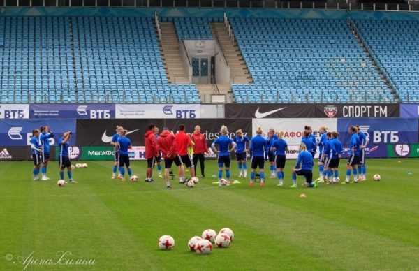 Женская сборная России по футболу провела тренировку на стадионе «Арена Химки»