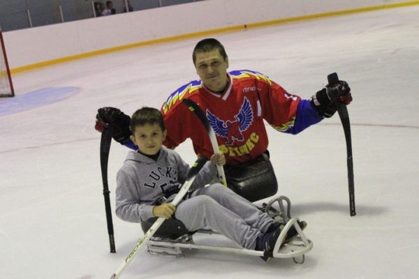 Первая в Подмосковья детская секция по следж-хоккею открылась в Одинцове