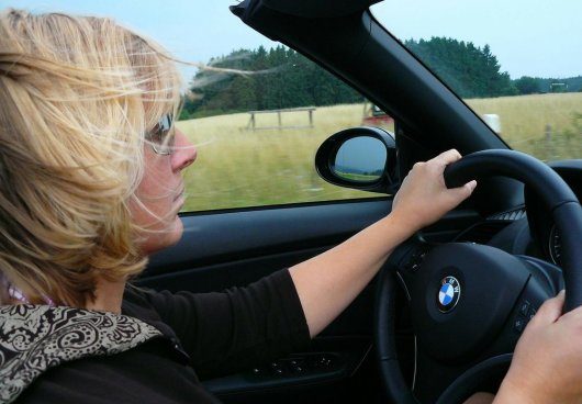 10 причин почему девушки автолюбители лучше, чем парни автолюбители