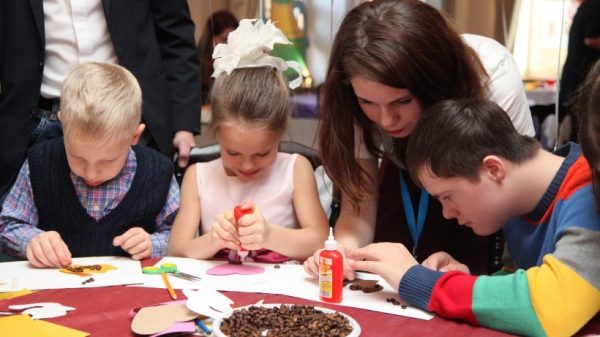 Практики создания комфортной среды для детей-инвалидов обс<span id=