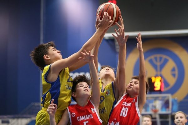 Химкинские баскетболисты — серебряные призеры «Оранжевого мяча»