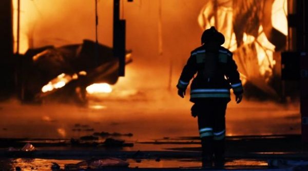 Пожар произошел в здании бывшего завода в Химках