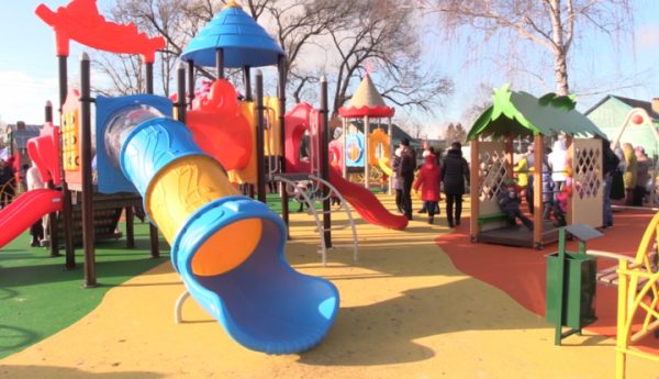 202 детские площадки установлено в Московской области по Губернаторской программе в 2017 году