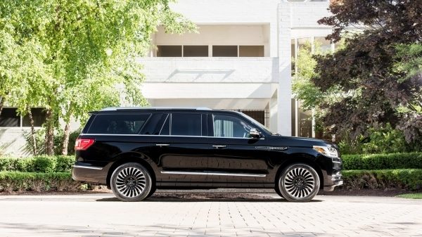 Новый Lincoln Navigator 2018: названы цены