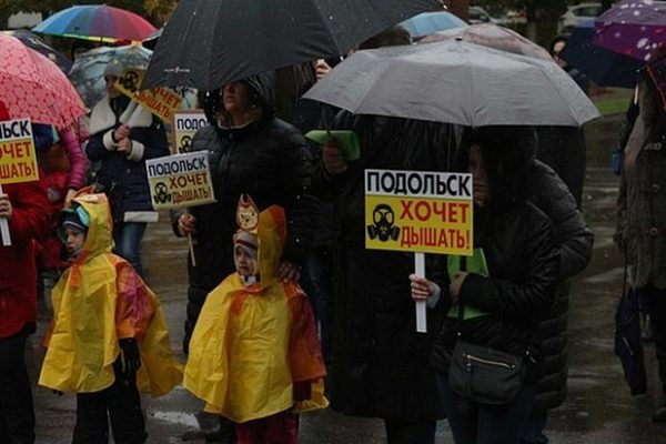 «Внук чуть не умер»: несколько заводов сознательно травят жителей Подольска