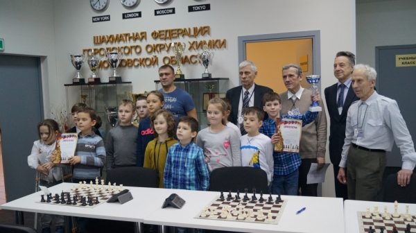 17 школьных команд сыграли на Первенстве Химок по быстрым шахматам