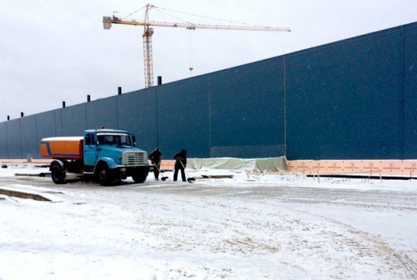 Главгосстройнадзор взял на особый контроль ситуацию с уборкой снега на стройплощадках, в связи со снегопадом