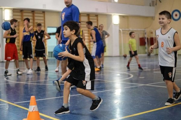 Баскетбольный клуб "Химки" провел мастер-класс для химкинских школьников
