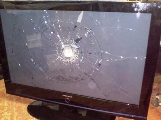 Жительницу Подмосковья, дочь которой убило телевизором, выгнали из квартиры 