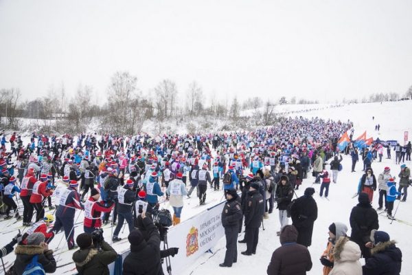 Андрей Воробьев дал старт региональному этапу "Лыжни России - 2018" в Химках