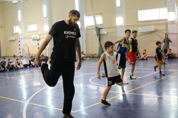 Баскетбольный клуб «Химки» провел мастер-класс для химкинских школьников