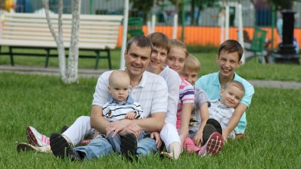 Более 20 тыс. многодетных семей в Подмосковье получили земельные участки