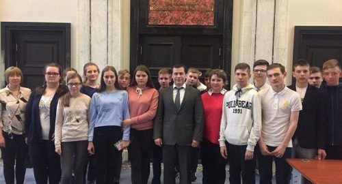 Мособлдуму посетили ученики школ Химок и Павловского Посада