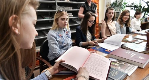Мособлдуму посетили школьники из Домодедово