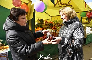 На ярмарке в Химках жителям дарят куличи и яйца