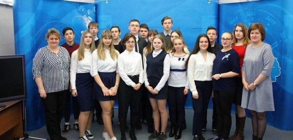  Мособлдуму посетили ученики Кузнецовской школы