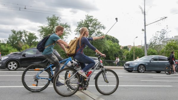 Жителей Дзержинского приглашают в рамках акции 18 мая приехать на работу на <span id=