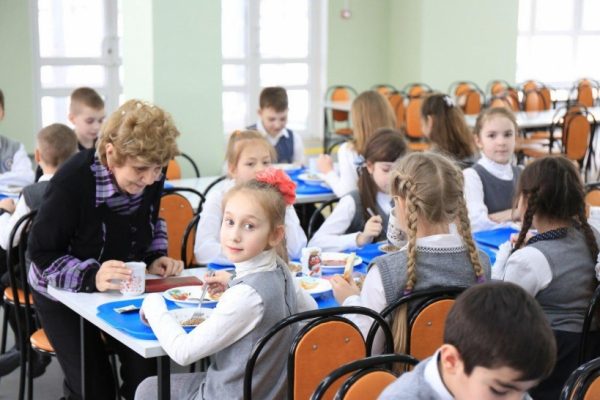 Горячую линию по вопросам питания в школах и детсадах запустят в регионе 18 мая