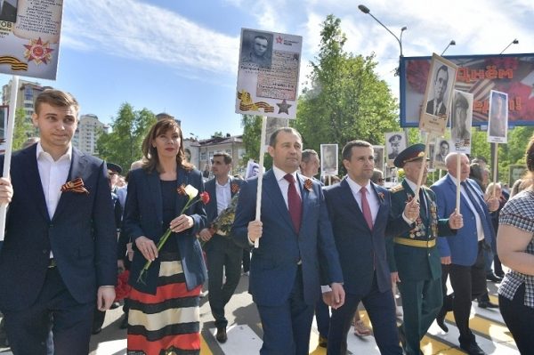 Депутаты Мособлдумы приняли участие в акции «Бессмертный полк» в своих избирательных округах