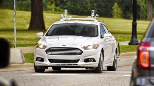 «Беспилотная пятилетка»: автомобили Ford будут без руля и педалей