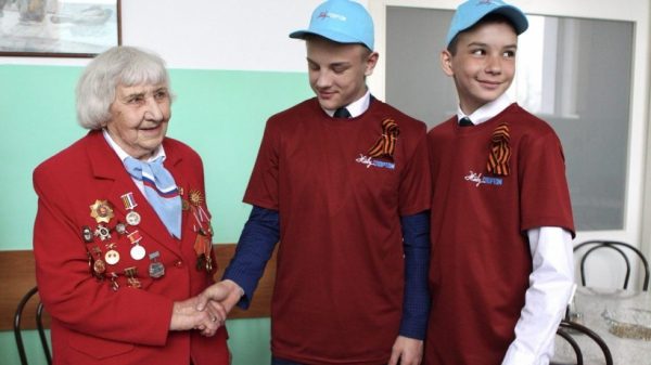 Активисты движения «Живу спортом» в Подмосковье поздравили ветерана Великой Отечественной войны