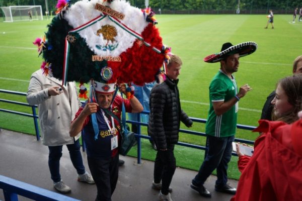 Мексиканские болельщики приветствовали национальную сборную в Новогорске