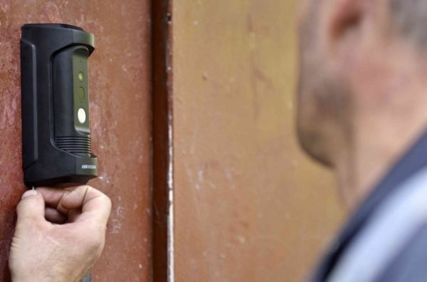 Более 300 подъездов в Химках оборудуют камерами видеонаблюдения