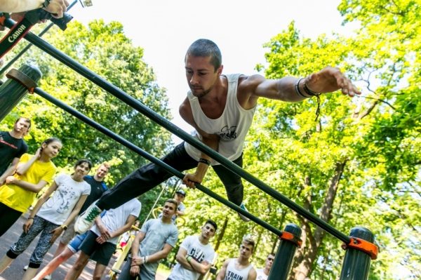 150 спортсменов приняли участие в открытой тренировке по воркауту в Химках