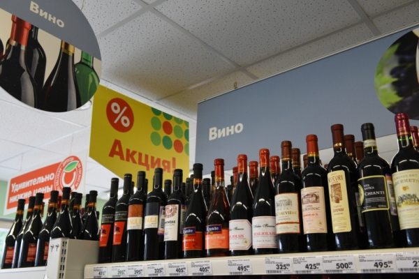 Более 80 подмосковных магазинов за месяц проверили на законность продажи алкоголя