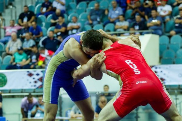 Чемпионат РФ по вольной борьбе стартовал в пятницу в Одинцове