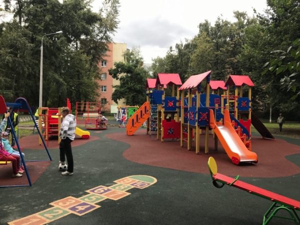 Детскую и спортивную площадки открыли в микрорайоне Подольска