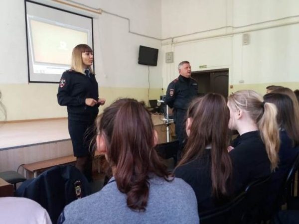 Полицейские УМВД России по г.о. Химки провели акцию «Модно быть здоровым»