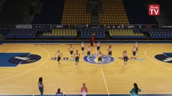 Группа поддержки готовится к новому баскетбольному сезону в Химках