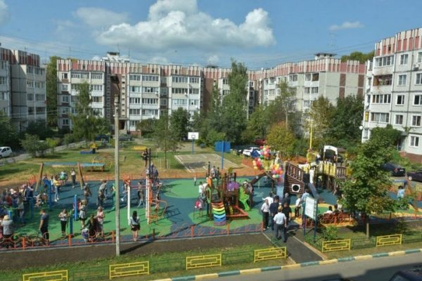 Более 1200 дворов благоустроено в Московской области  с начала 2018 года