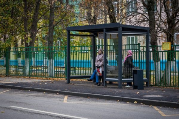 Более 150 автобусных павильонов в Химках заменят на новые по губернаторской программе