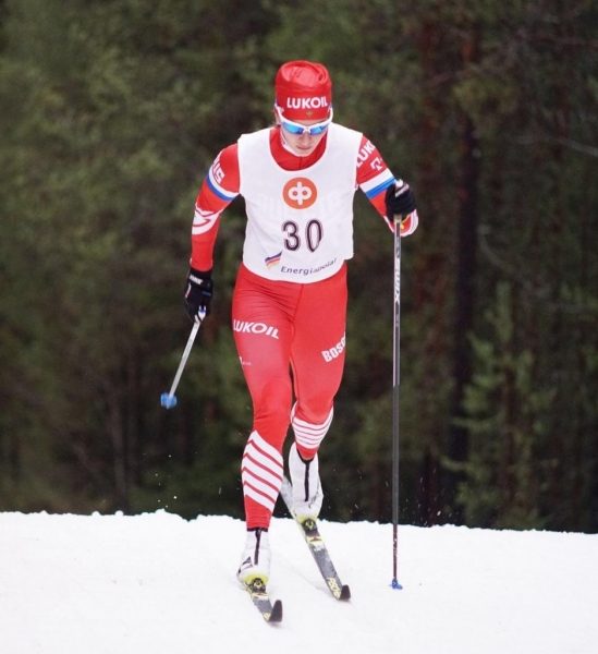 Наталья Непряева завоевала золотую медаль на международных соревнованиях по лыжным гонкам 