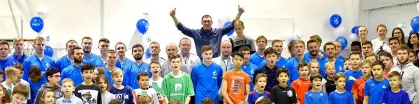 Игроки ФК «Динамо» Москва вручили подарки школьникам Химок 
 
