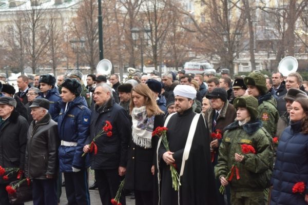 Делегация Подмосковья возложила цветы к Могиле Неизвестного Солдата