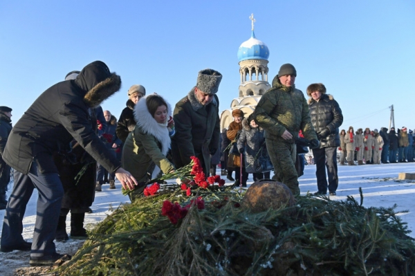 Анастасия Звягина открыла отреставрированный воинский мемориал в Ельне