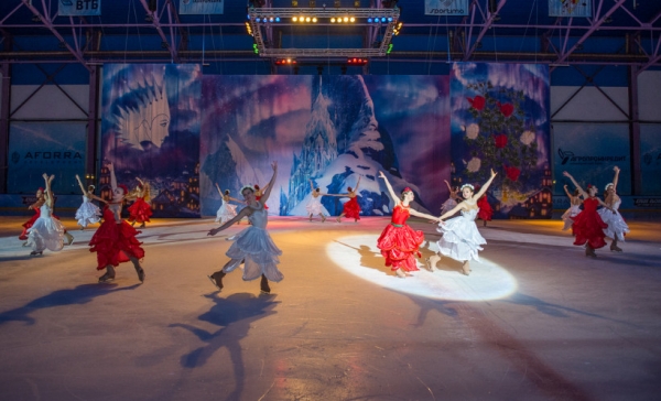Более 2 тыс. детей посетили новогодний спектакль «Снежная Королева» в Одинцове