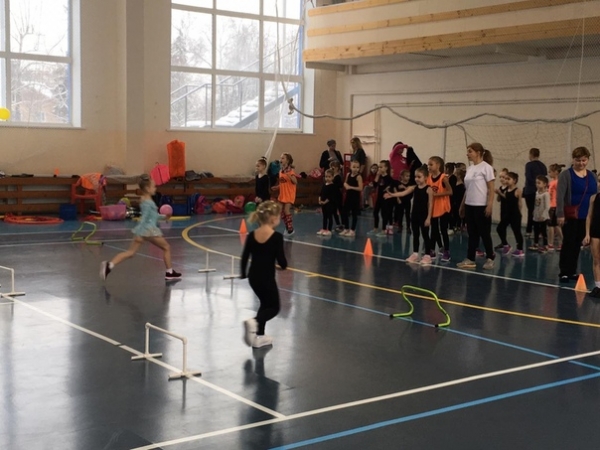 Красивое и завораживающее действо - Новый год в секции художественной гимнастики?