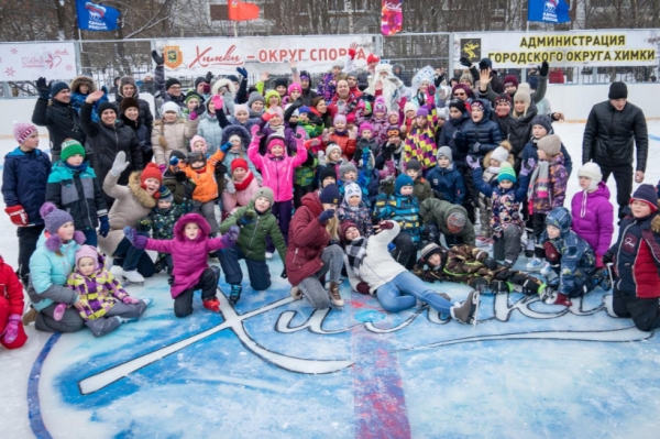 Уличную хоккейную площадку с искусственным ледовым покрытием открыли в Химках