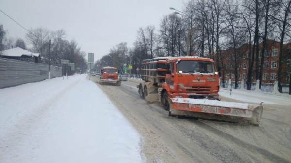 Более 13 тыс. км дорог очистили и обработали в Подмосковье за сутки
