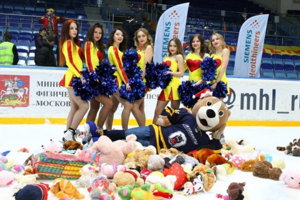 Хоккейный клуб «Атланты» подарит игрушки детям в Мытищинской больнице